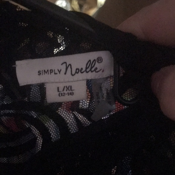 Simply Noelle top - Picture 3 of 3